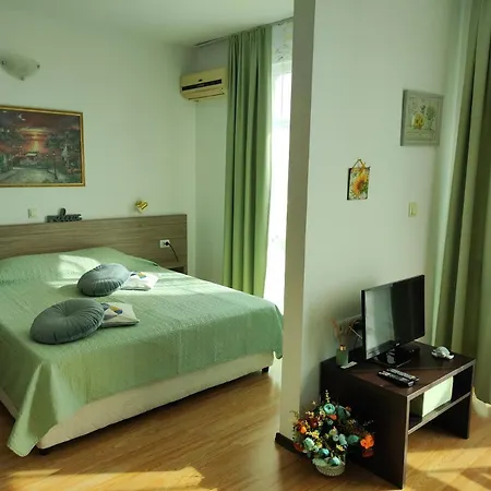 прекрасен с изглед към морето сарафово 1